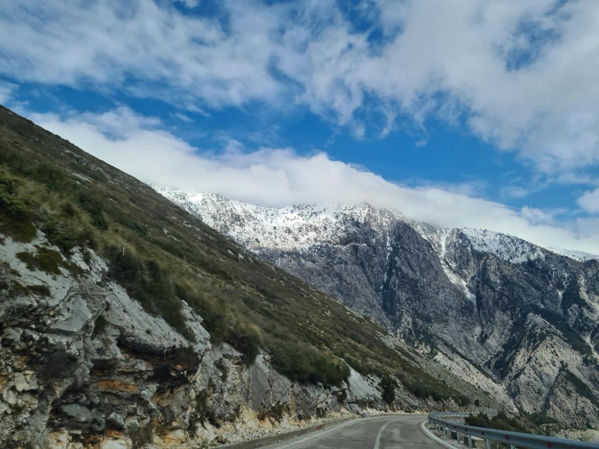 Vila Tatjana Pension Vuno Buitenkant foto